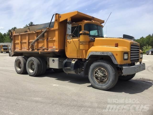 Mack RD688S Pašizgāzējs