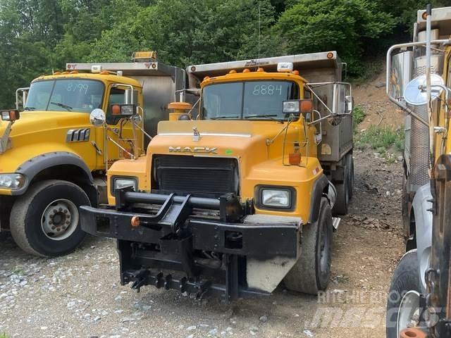 Mack RD688S Smilšu un sāls kaisītāji