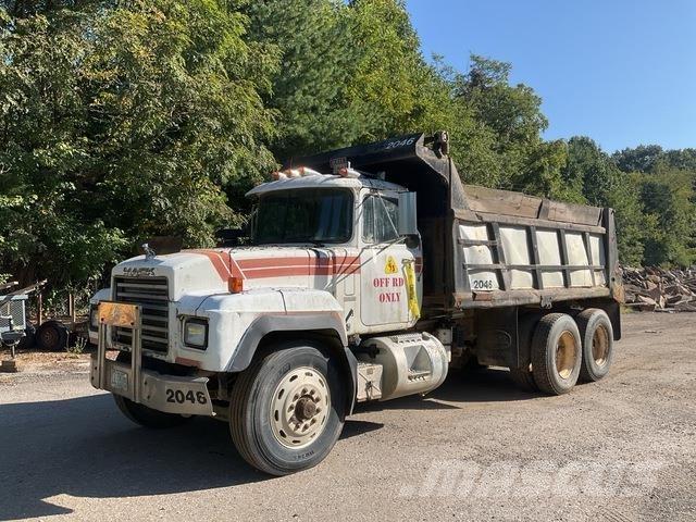 Mack RD688S Pašizgāzējs
