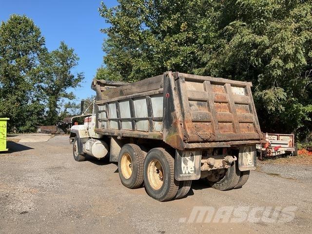 Mack RD688S Pašizgāzējs