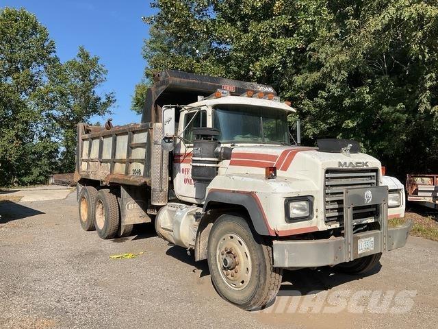 Mack RD688S Pašizgāzējs