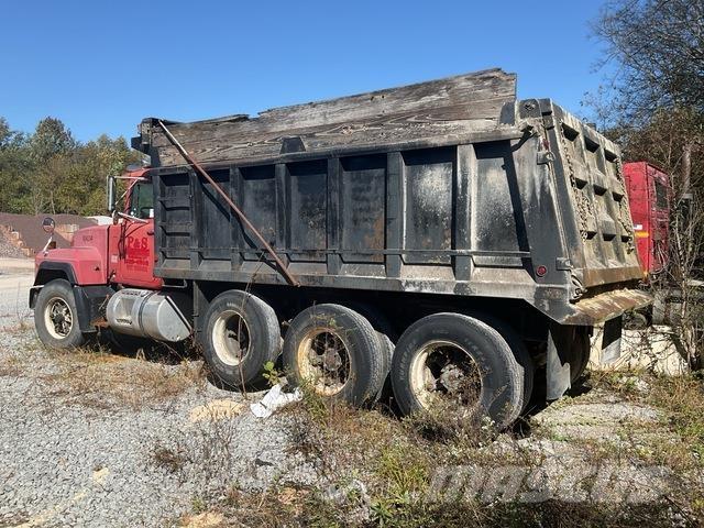 Mack RD688S Pašizgāzējs