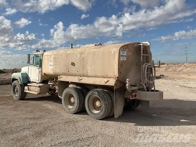 Mack RD690S Ūdens mašīnas