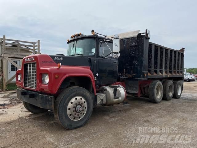 Mack RD690S Pašizgāzējs