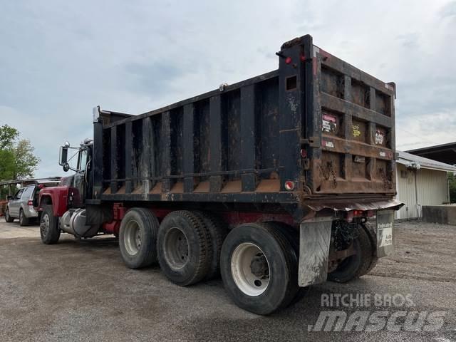 Mack RD690S Pašizgāzējs