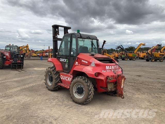 Manitou M26-4 Apvidus autokrāvējs
