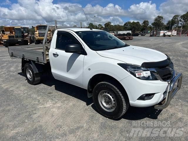 Mazda BT-50 Vieglais kravas automobilis/izkraušana no sāniem