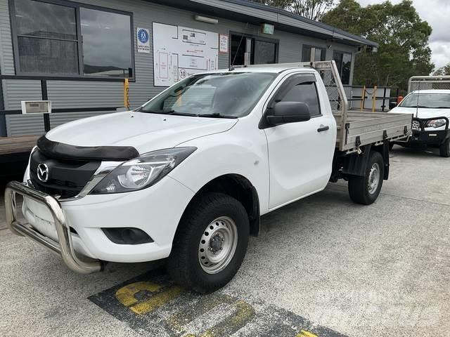 Mazda BT-50 Vieglais kravas automobilis/izkraušana no sāniem