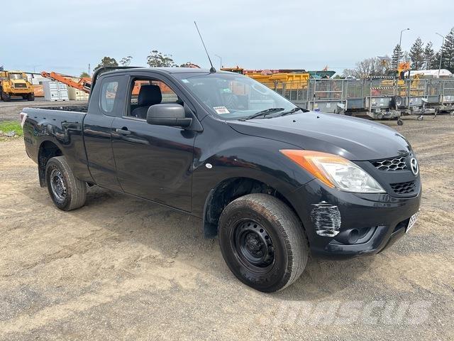 Mazda BT-50 Vieglais kravas automobilis/izkraušana no sāniem
