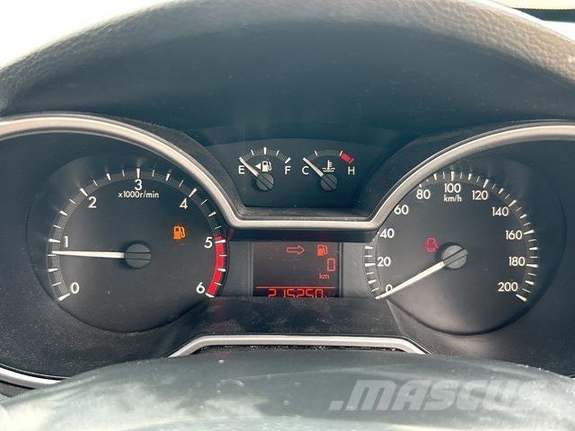 Mazda BT-50 Vieglais kravas automobilis/izkraušana no sāniem