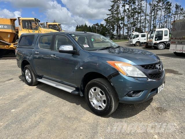 Mazda BT-50 Vieglais kravas automobilis/izkraušana no sāniem