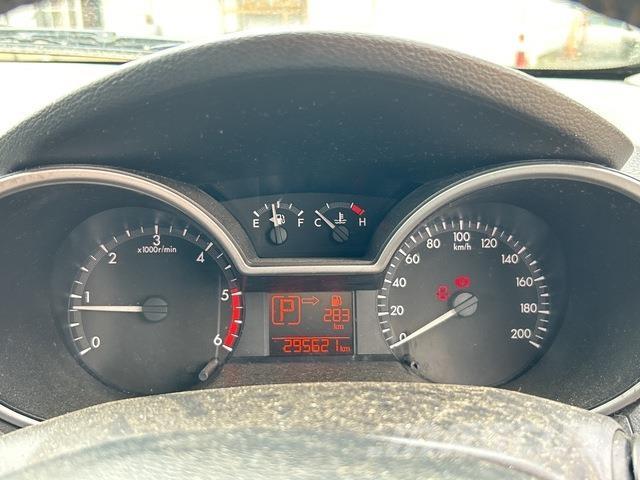 Mazda BT-50 Vieglais kravas automobilis/izkraušana no sāniem