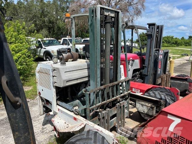 Moffett M5000 Kravas mašīnām piestiprināmie pacēlāji