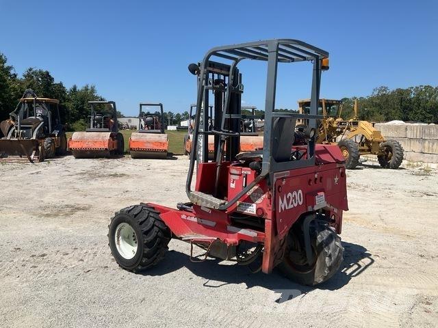 Moffett M5000 Kravas mašīnām piestiprināmie pacēlāji