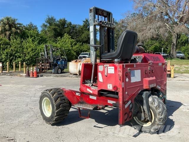 Moffett M5000 Kravas mašīnām piestiprināmie pacēlāji