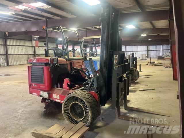 Moffett M55 Kravas mašīnām piestiprināmie pacēlāji