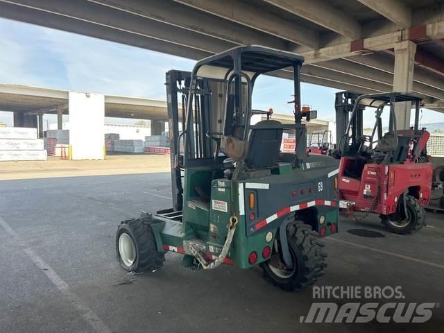 Moffett M55 Kravas mašīnām piestiprināmie pacēlāji