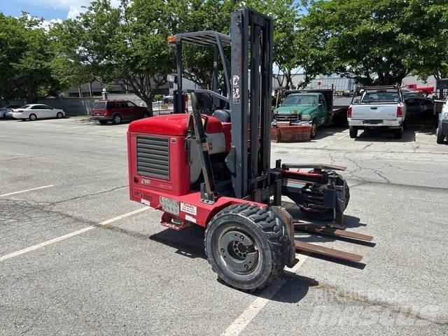 Moffett M55.4 Kravas mašīnām piestiprināmie pacēlāji