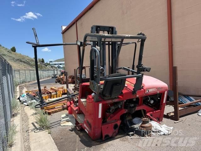 Moffett M55.4 Kravas mašīnām piestiprināmie pacēlāji