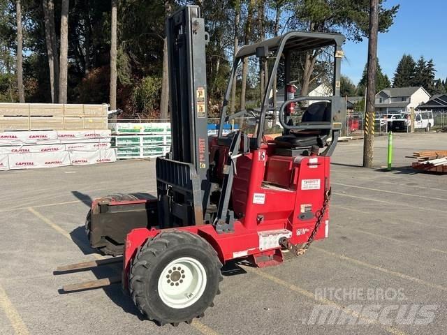 Moffett M5500 Kravas mašīnām piestiprināmie pacēlāji