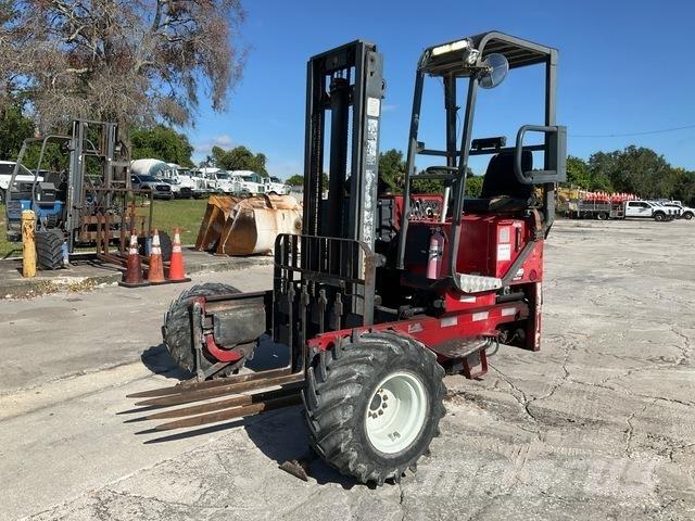 Moffett M5500 Kravas mašīnām piestiprināmie pacēlāji