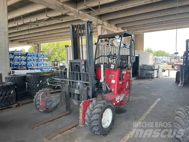 Moffett M55P Kravas mašīnām piestiprināmie pacēlāji