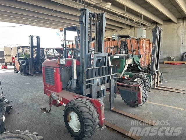 Moffett M55P Kravas mašīnām piestiprināmie pacēlāji