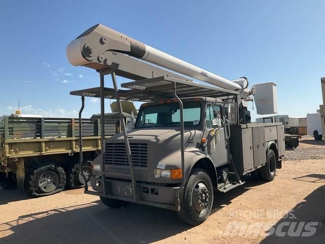 Navistar 4700 Pacēlāji uz automašīnas bāzes