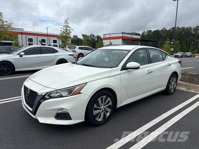 Nissan Altima Automašīnas