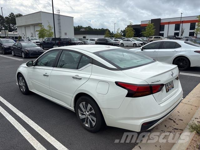 Nissan Altima Automašīnas