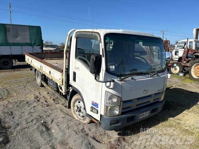 Nissan Atlas Platformas/izkraušana no sāniem