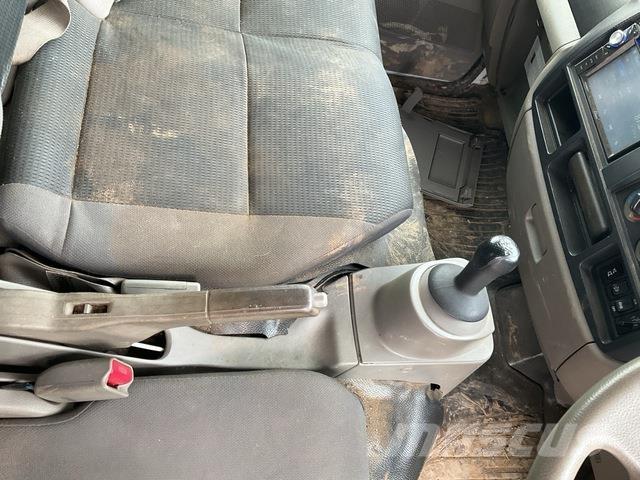 Nissan ATLAS Platformas/izkraušana no sāniem