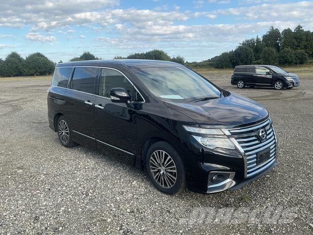 Nissan Elgrand Mikroautobusi