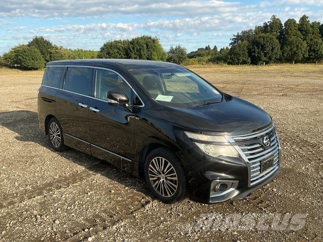 Nissan Elgrand Mikroautobusi