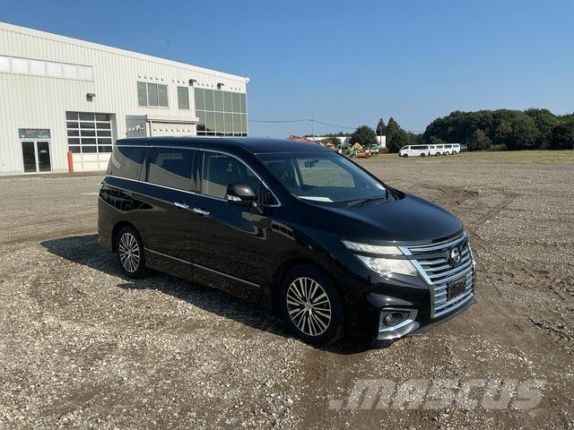 Nissan Elgrand Mikroautobusi