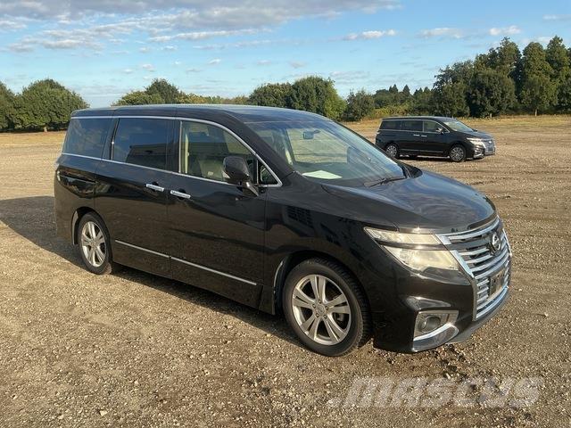 Nissan Elgrand Mikroautobusi