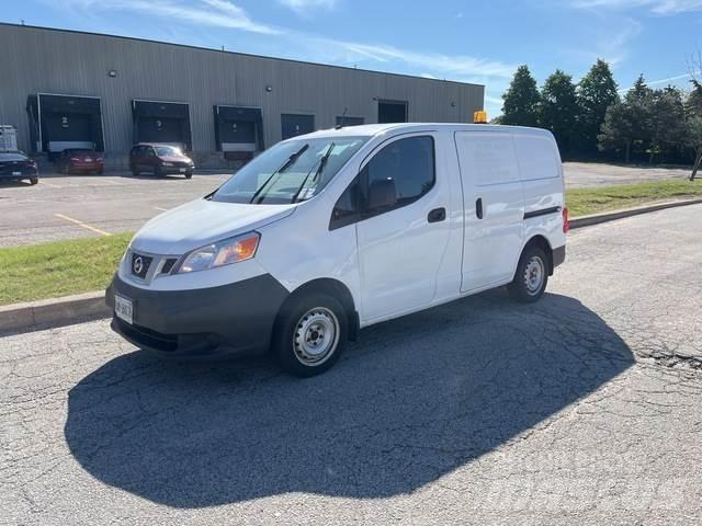 Nissan NV200 Preču pārvadāšanas furgoni
