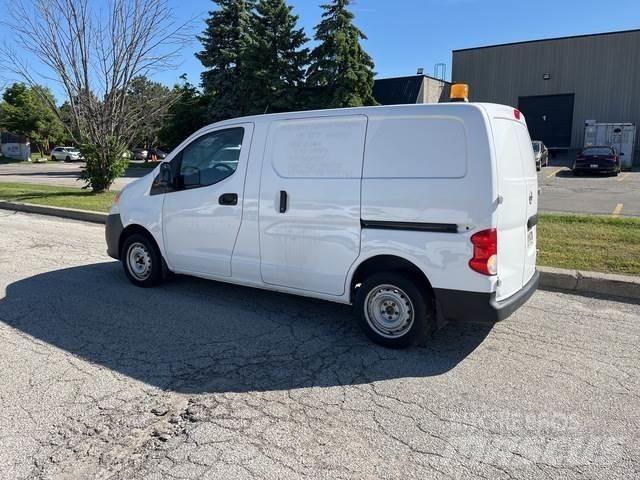 Nissan NV200 Preču pārvadāšanas furgoni