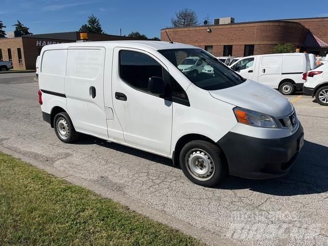 Nissan NV200 Preču pārvadāšanas furgoni