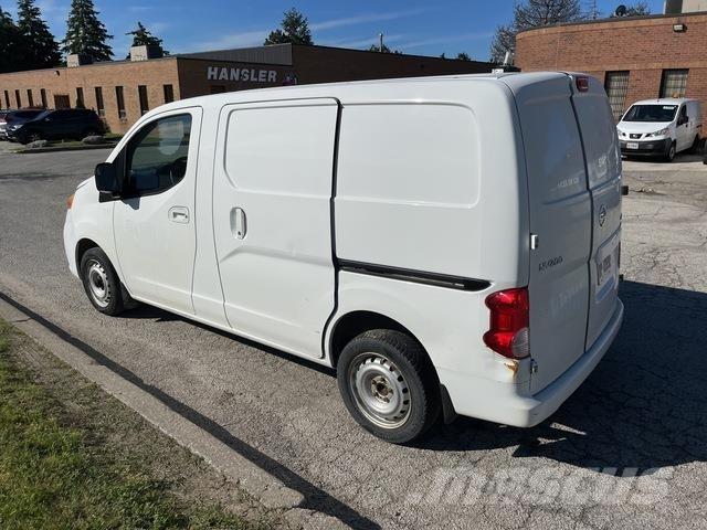 Nissan NV200 Preču pārvadāšanas furgoni