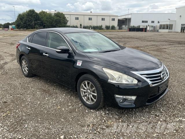 Nissan TEANA Automašīnas