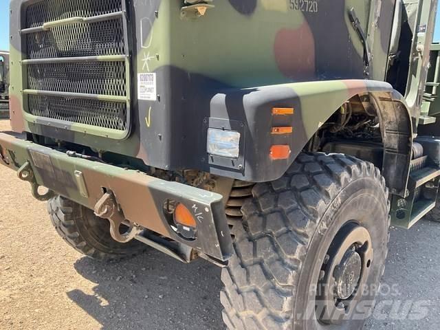 Oshkosh AMK23A1 Furgons