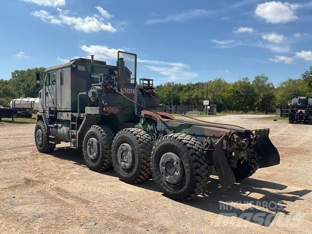 Oshkosh M1070 Evakuators ar manipulatoru