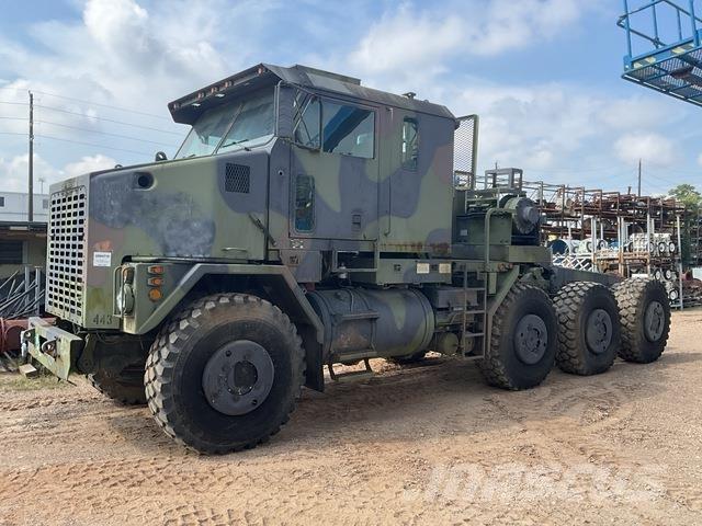 Oshkosh M1070 Evakuators ar manipulatoru