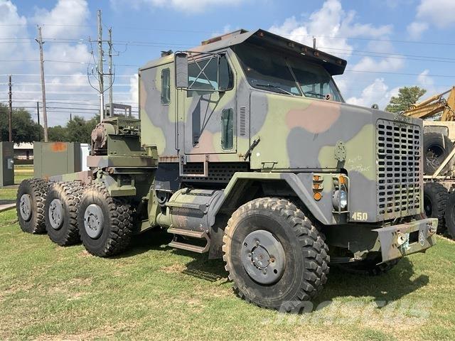 Oshkosh M1070 Evakuators ar manipulatoru