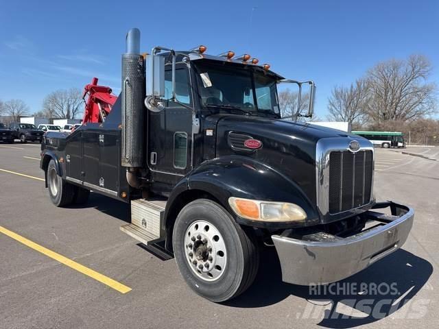 Peterbilt 335 Evakuators ar manipulatoru