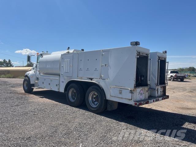 Peterbilt 335 Autocisterna