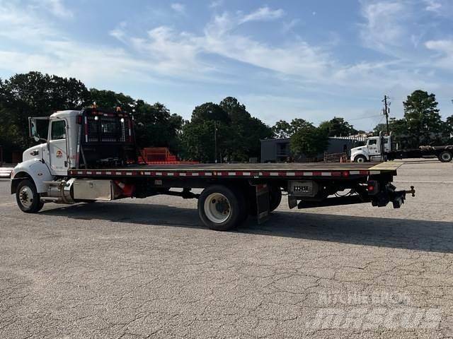 Peterbilt 337 Evakuators ar manipulatoru