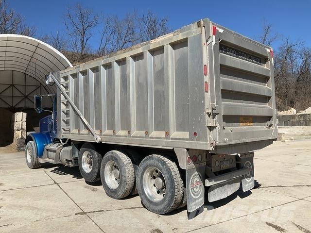 Peterbilt 367 Pašizgāzējs