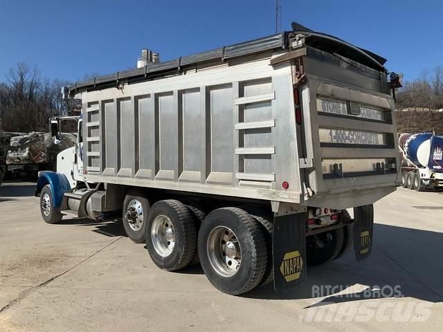 Peterbilt 367 Pašizgāzējs
